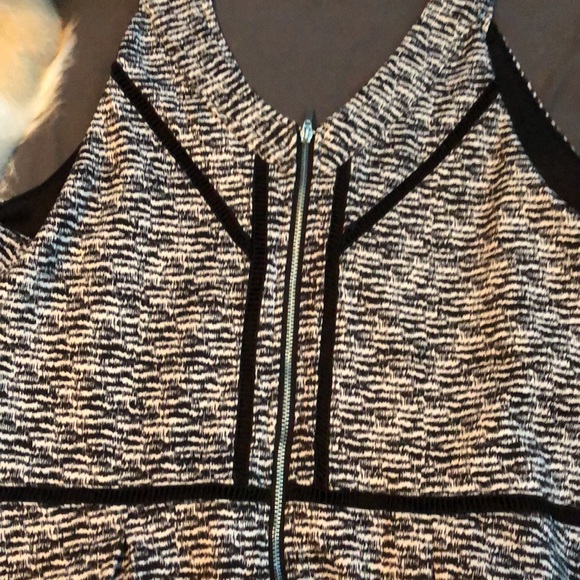 Super flattering dress - Picture 4 of 4